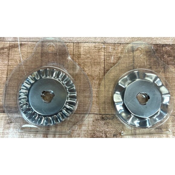 2 Fiskars Stainless Steel 45mm Pinking Rotary Blades Fits Fiskars Rotary Cutters - Picture 4 of 5